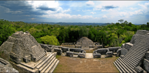 800px-Panorama_atop_Caracol